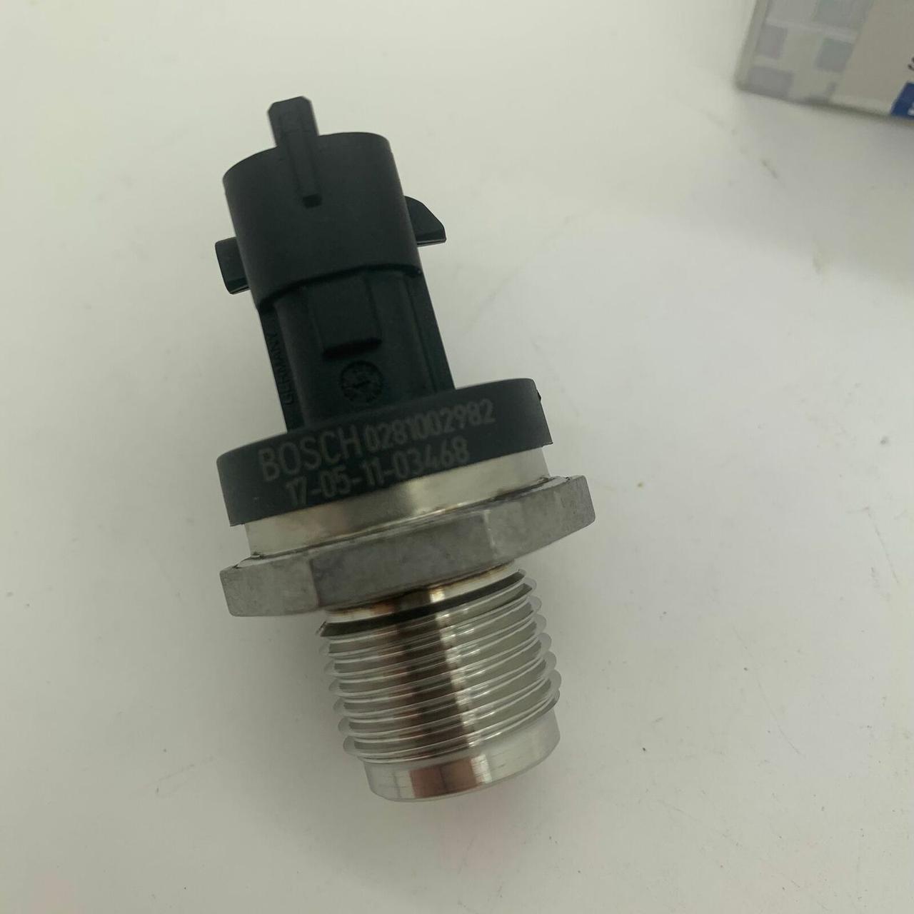 Купить Датчик (регулятор) давления топлива GM 55564170 2.0D OPEL Antara ...