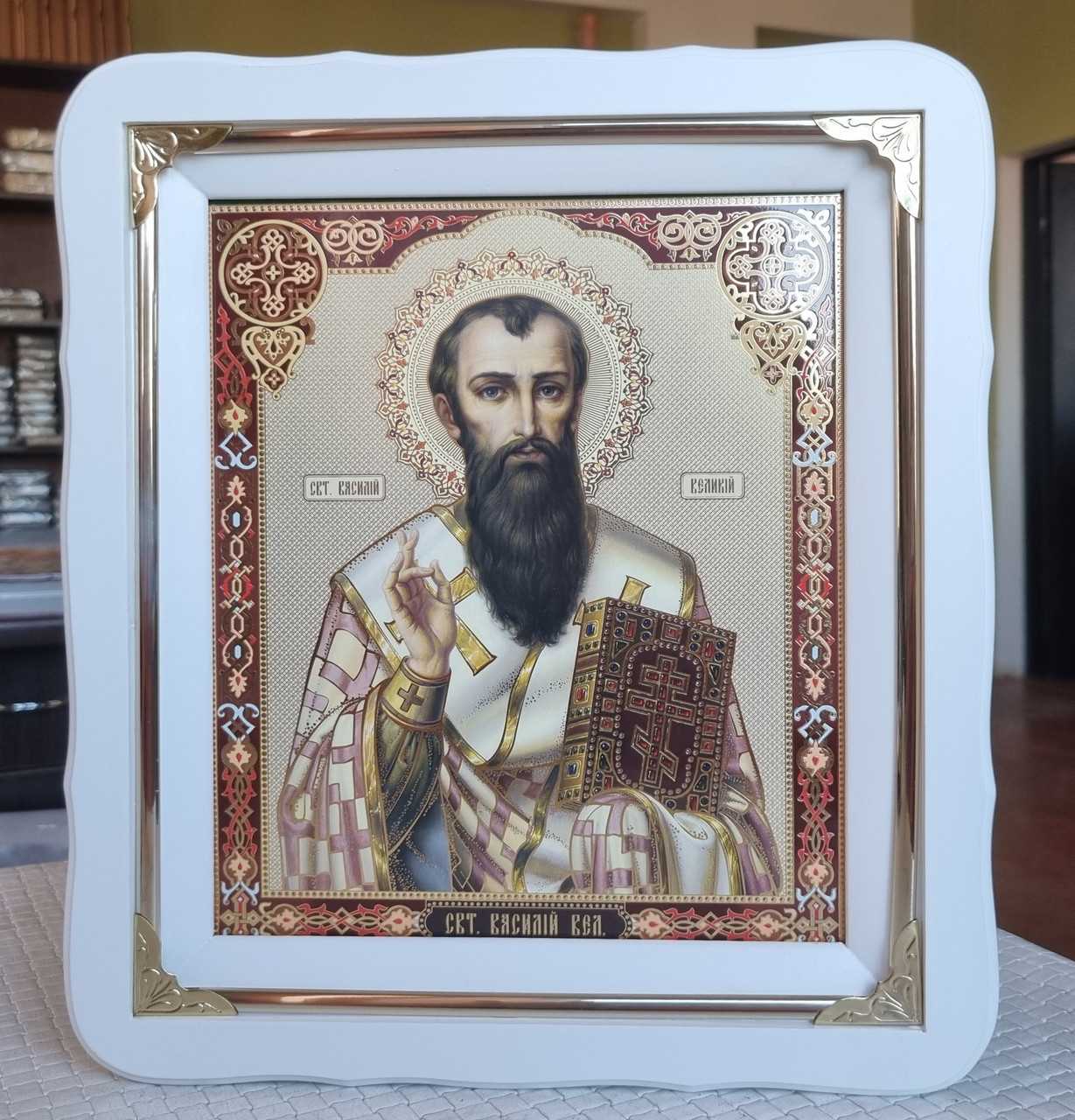Ікона Свята Василя велика в білому фігурному кіті з декорат. куточками, розмір кіота 30×26, сюжет 20×24, фото 1