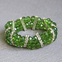 Браслет жіночий на руку на гумці з зеленими намистинами зі сріблястими елементами та білими кристалами