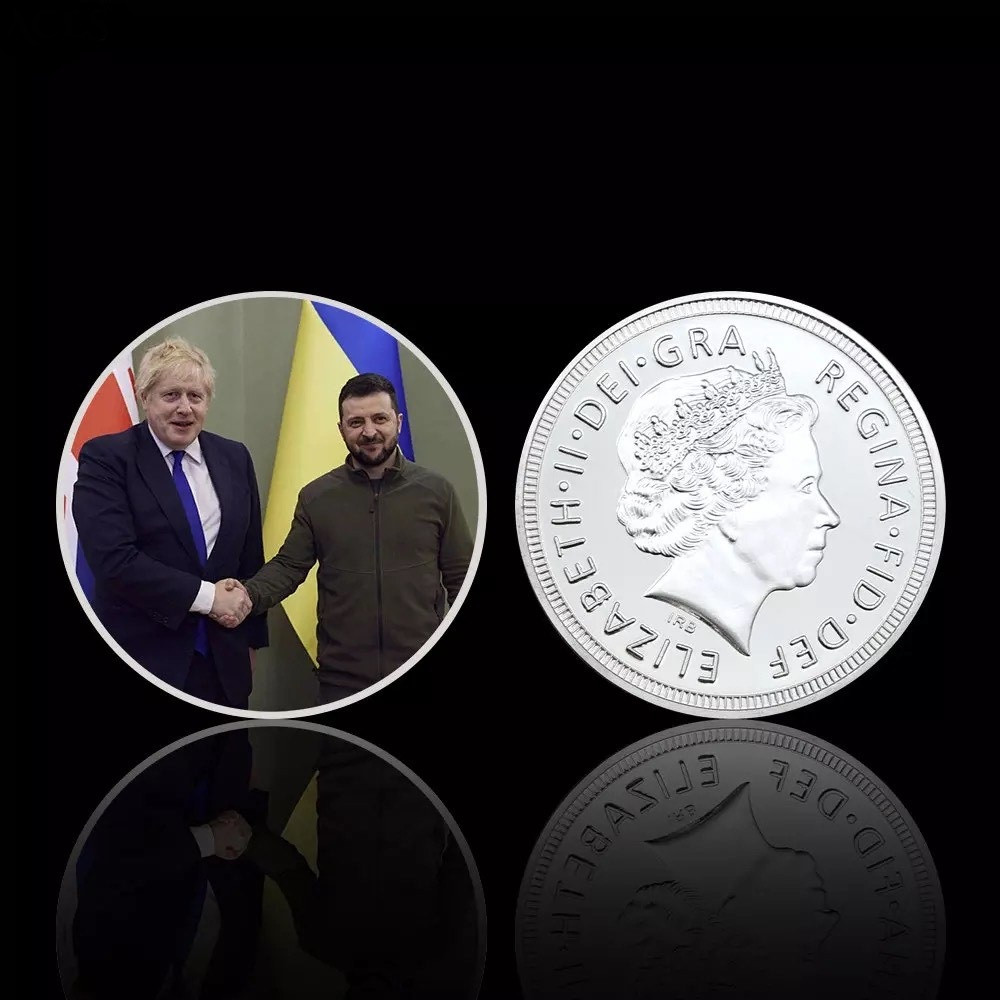 Срібна монета Президент Зеленський і прем'єр-міністр Борисбокс Її Величності королева Єлизавети II
