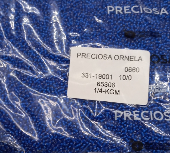 Бісер 10/0, No 65306 синій з білою серединкою (пап.50 грамів)