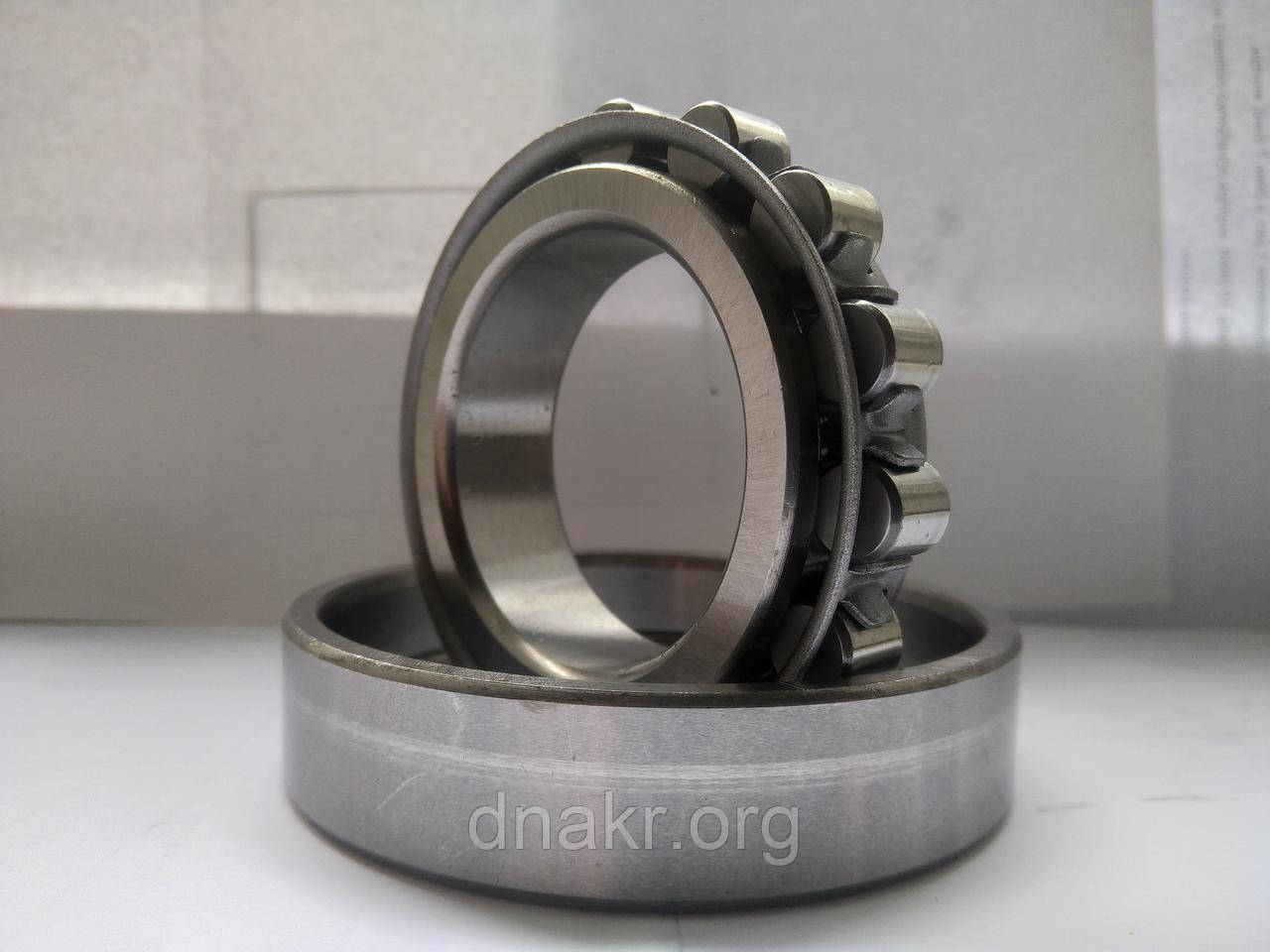 Підшипник роликовий з короткими циліндричними роликами 2220 — N220