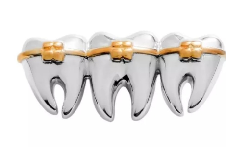 Брошка-брешка значок пін імплантат брекети коронка зуб зубець сріблястий метал подарунок стоматологу