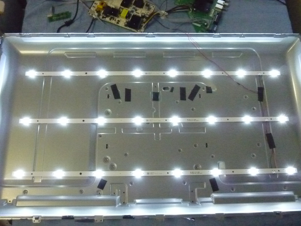Світлодіодні LED-лінійки JL.D43081330-170AS-M_V01 від LED TV ERGO LE43CU6550AK