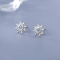 Сережки-гвоздики серебряные Солнышко с маленьким голубым камнем в центре, серебро 925 пробы, 8*8 мм