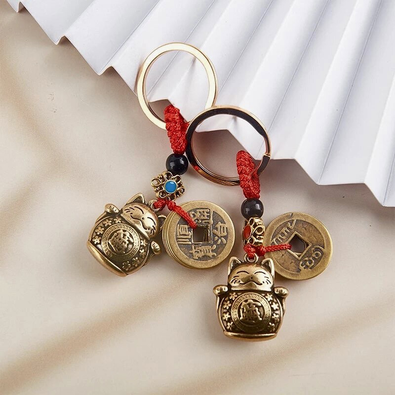 Брелок Кот Манэки-Нэко с пятью китайскими монетами и символом инфинити привлекает богатство и крепкое здоровье - фото 6 - id-p1693179009