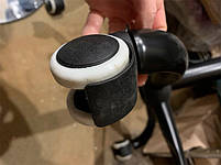 Крісло з підлокітниками Jeff GD-Modern Office, білий шкірозамінник на золотий хромований хрестовин з коліщатками, фото 3