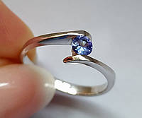 Оригинальное кольцо с натуральным синим танзанитом 0.41 ct в круглой огранке 4.0 мм