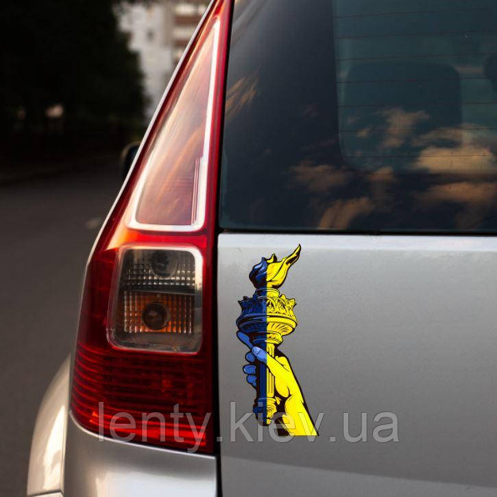 Патріотична наклейка на машину "Факел статуї свободи синьо-жовтий" 30х13 см — на скло автомобіль/авто