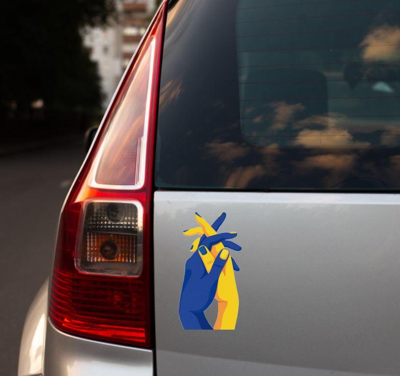 Патріотична наклейка на машину "Руки. Синьо-жовті" 30х15 см — на скло автомобіль/замінник