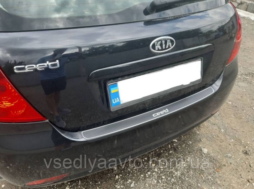 Накладка на бампер KIA CEED 5-дверцята з 2006 р. (NataNiko Carbon)