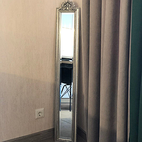 Дзеркало для декору стін 122.5*20 у срібній дерев'яній рамі