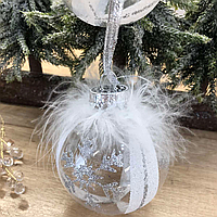 Белый елочный шар с декором из пуха, пластик 8см 1шт