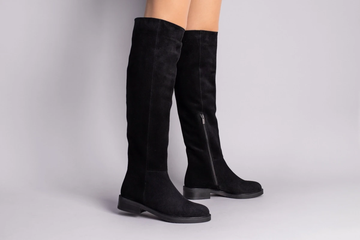 Жіночі демісезонні Ботфорти ShoesBand Чорні натуральні замшеві на низькому ходу всередині байка 38 (24,5 см) (S85121-1д)