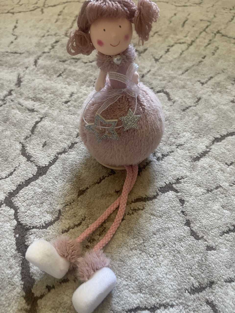 Лялька текстильна новорічна 20 см із висячими ніжками