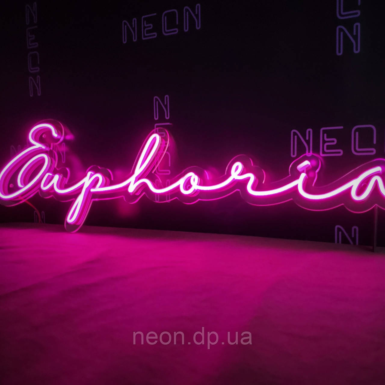 Неонова вивіска "Euphoria"