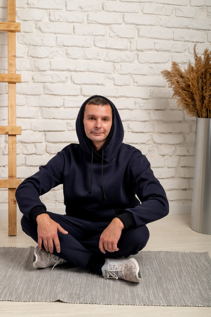 Теплий чоловічий спортивний костюм темно-синього кольору з кофтою худі та штанами