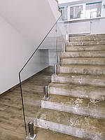 Ограждение стеклянное, перила, поручни для лестниц на стойках GUSTAVO стекло 10 мм прозрачное