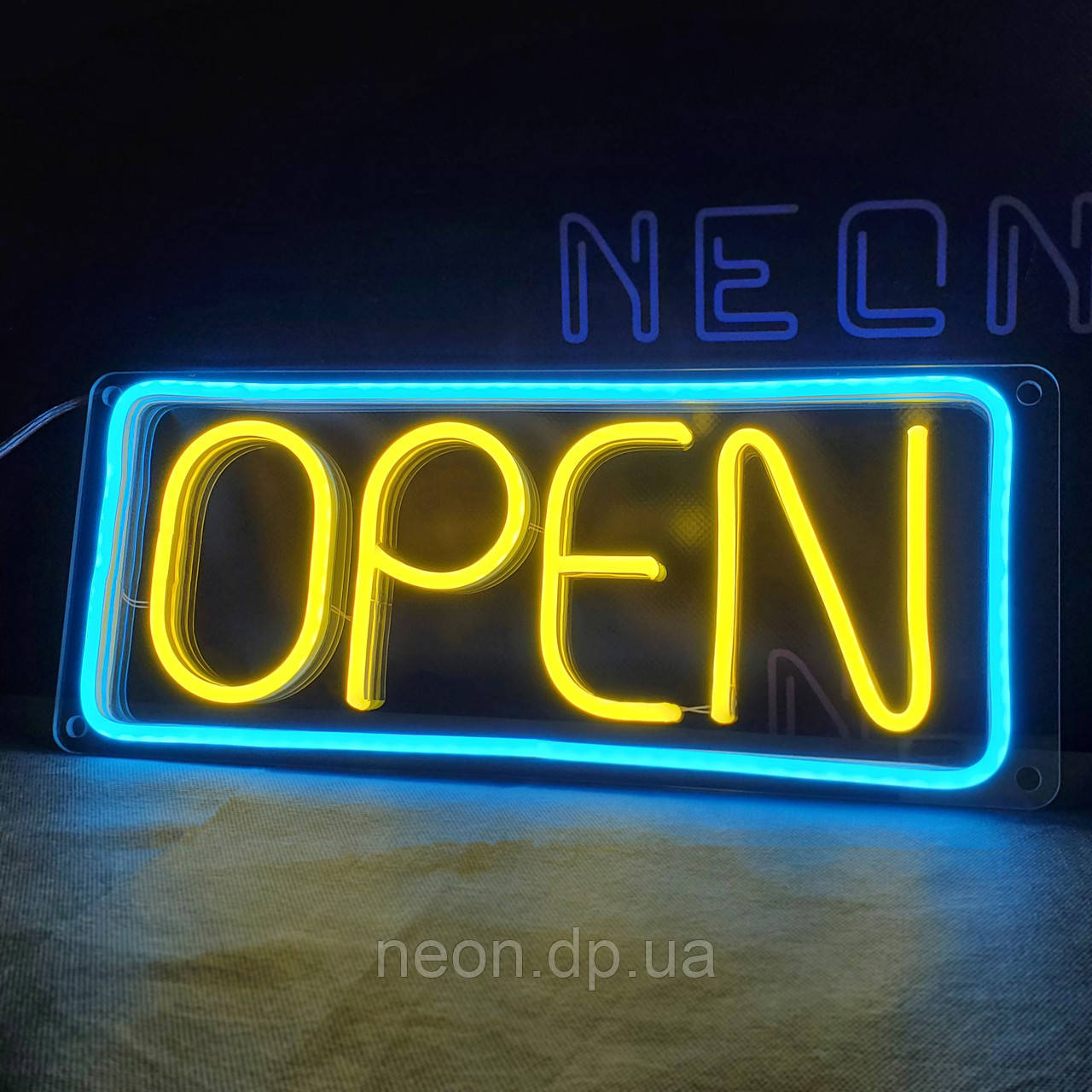 Неонова вивіска "Open"