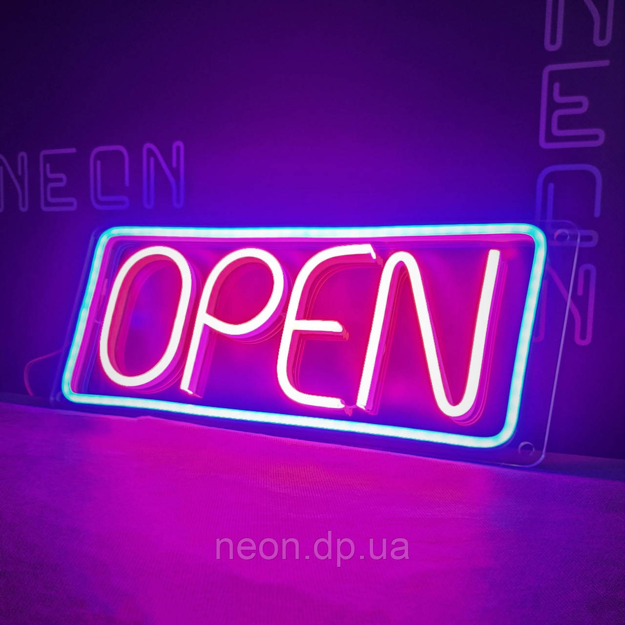 Неонова вивіска "Open"