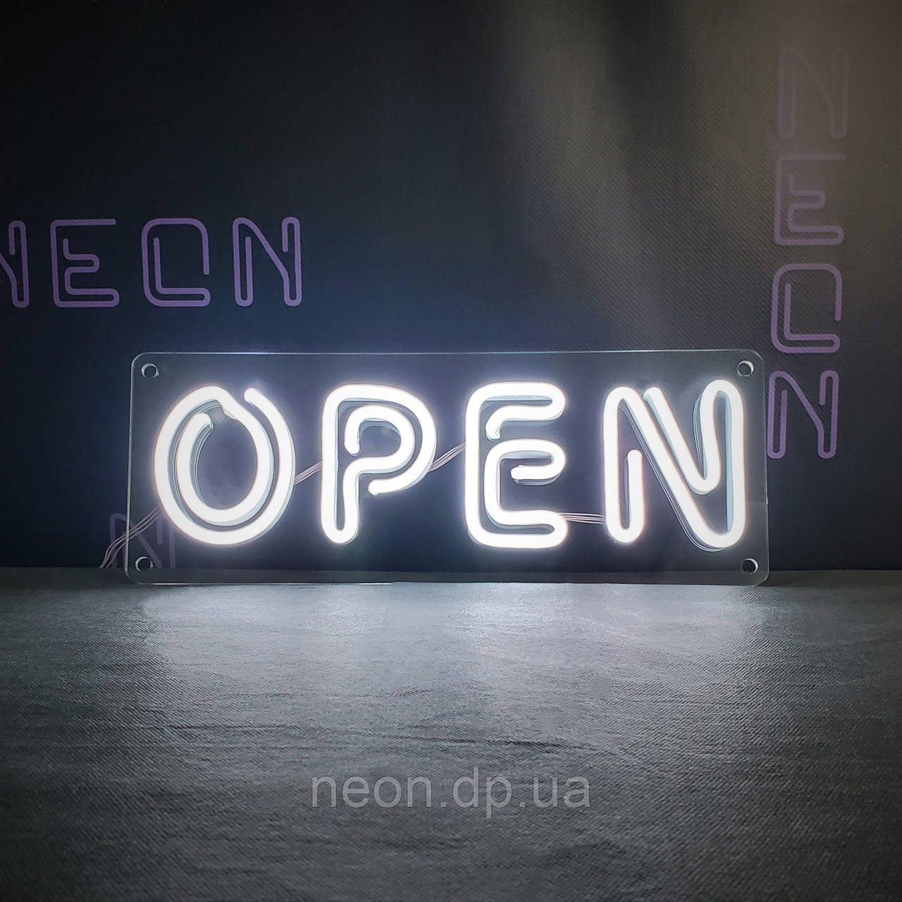 Неонова вивіска "OPEN"