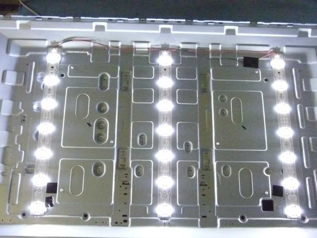 Світлодіодні LED-лінійки SSC_Y19_Trident_43UM73_REV00_181029 (LED LG 43UM7450PLA.BDRFLJP)