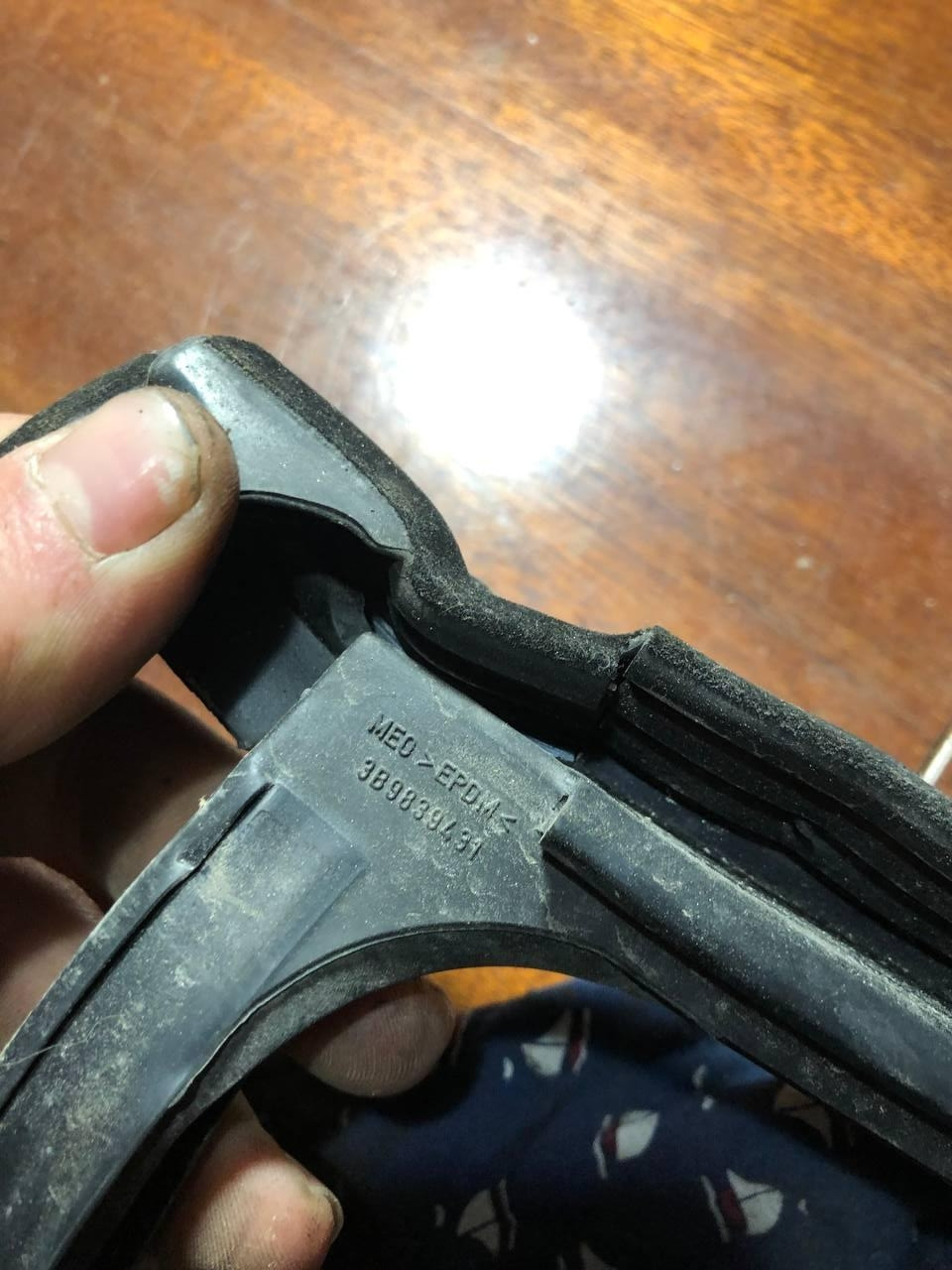 Купить Уплотнитель НАПРАВЛЯЮЩАЯ СТЕКЛА ЛЕВЫЙ ЗАДНИЙ 3B9839431 3B9839431 ...