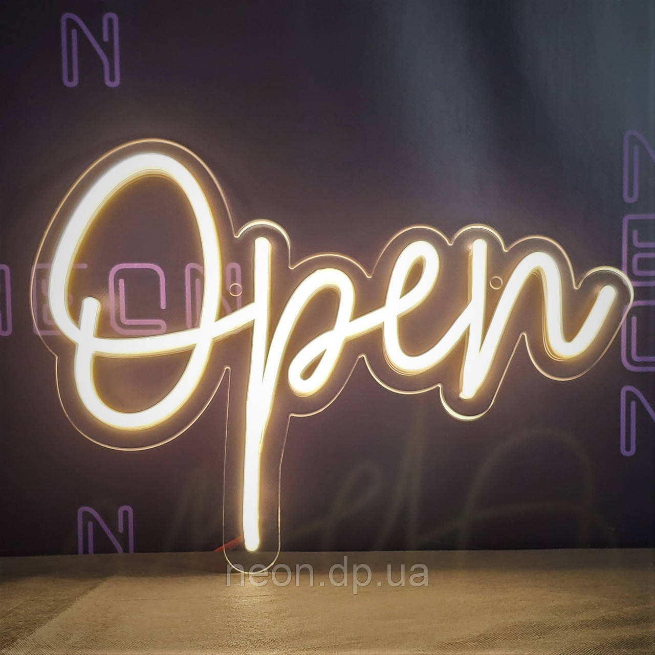 Неонова вивіска "Open"