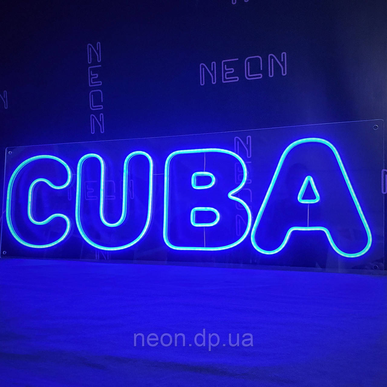 Неонова вивіска "Cuba"