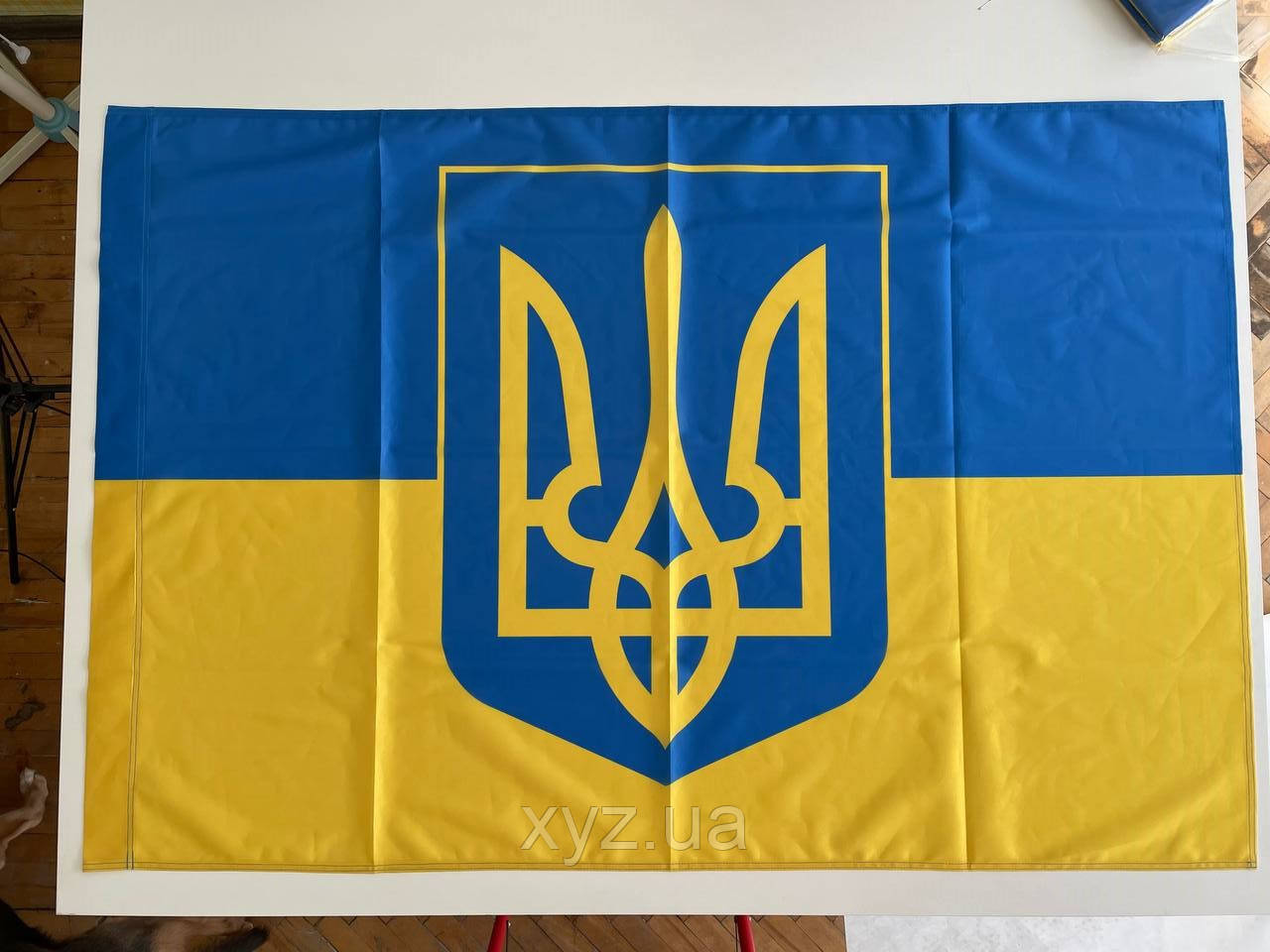 Прапор з гербом України посередині 1х1,5м