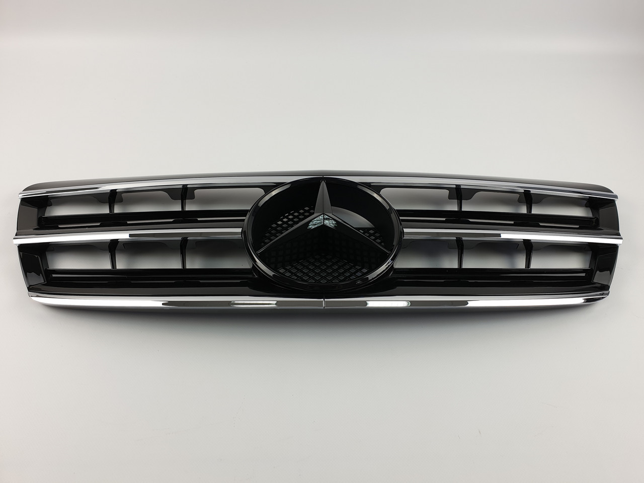 Решетка радиатора на Mercedes S-Class W220 2002-2005 год AMG стиль ( Черная с хром вставками ) - фото 2 - id-p1695623829
