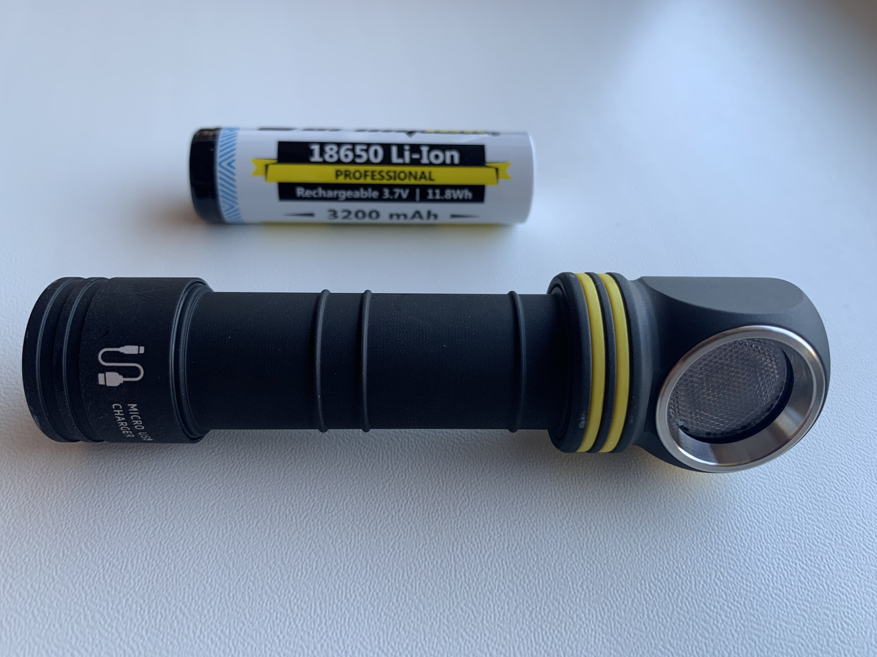 Ліхтар Armytek Elf C2 Micro-USB Samsung LH351D (біле світло)