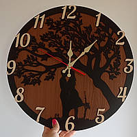 Часы настенные деревянные Пара влюбленных. Интерьерные оригинальные часы. Настенные часы.