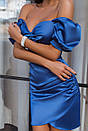 Вечірня коротка атласна сукня електрик приталена, фото 4