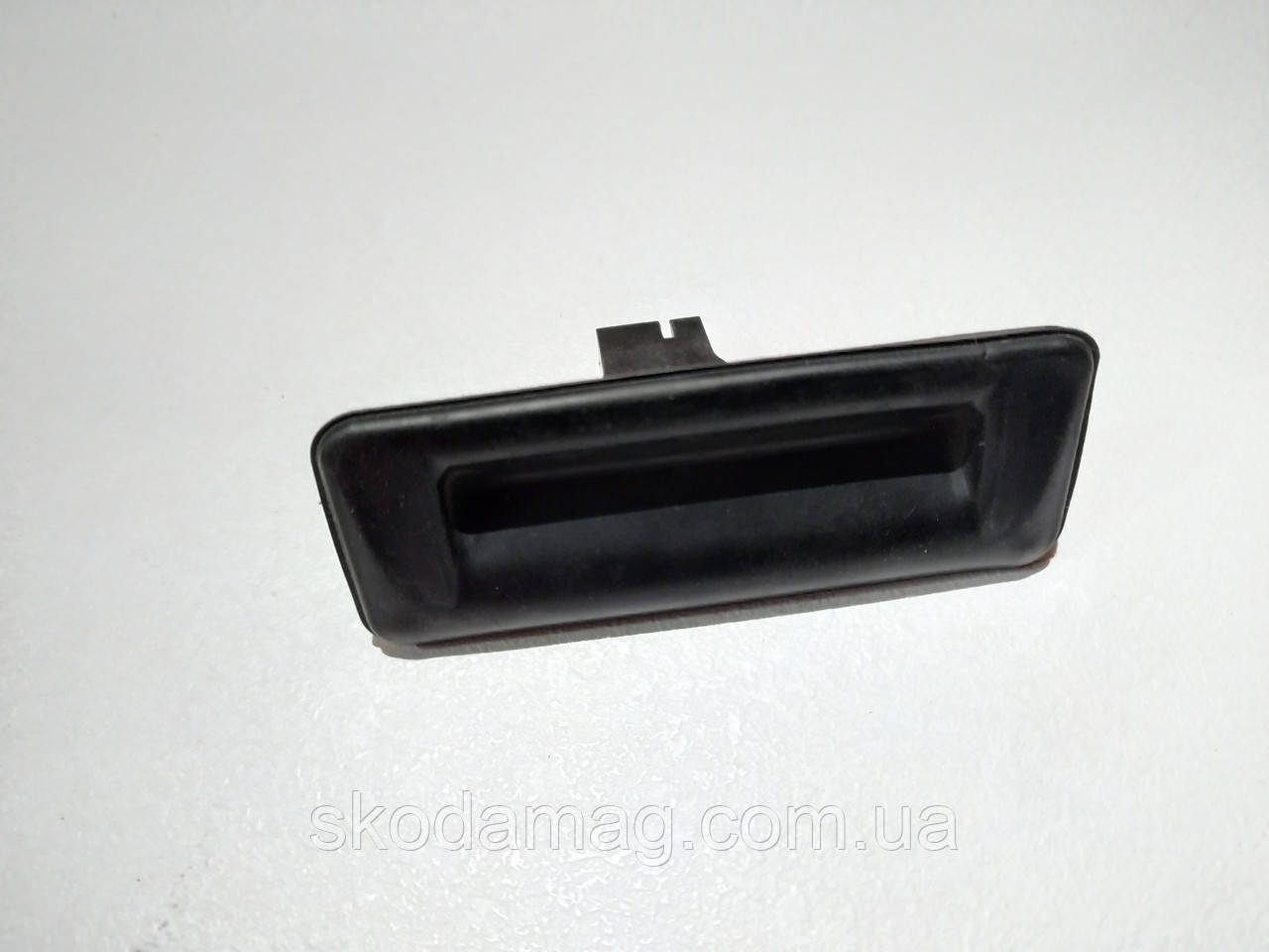 3V0827566 Кнопка открывания багажника VAG Octavia (A7) (2013