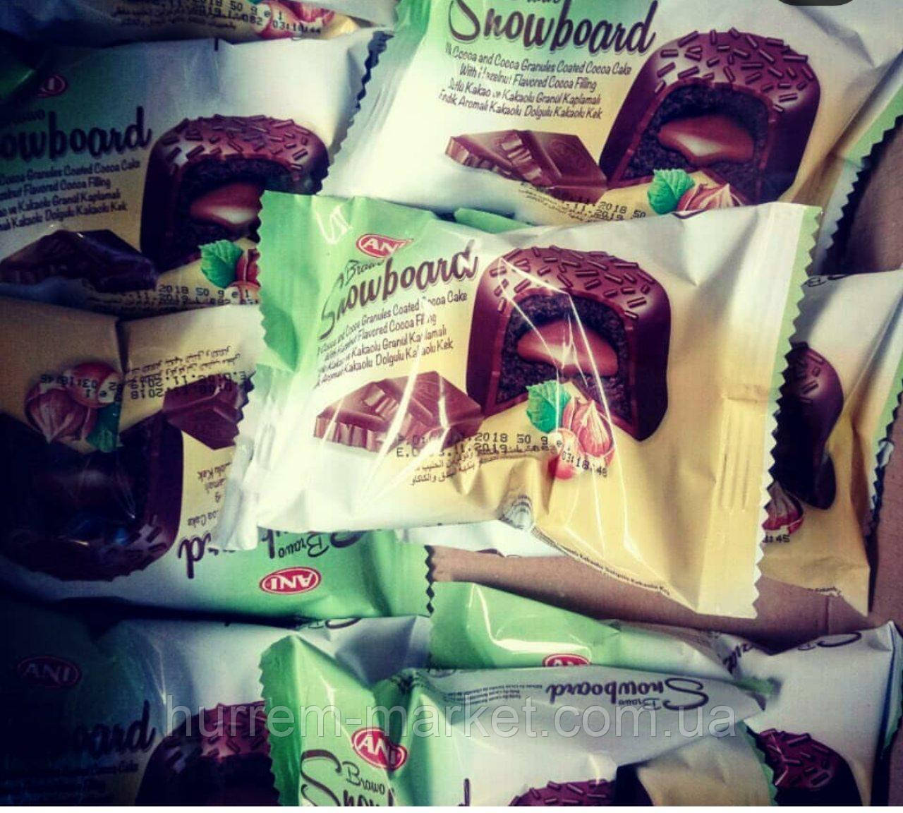 Кекс шоколадный с шоколадным кремом в шоколадной глазури с лесным орехом ANI «BRAWO SNOWBOARD» 24 шт - фото 1 - id-p1696090463