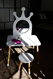 Трюмо дитяче дерев'яне зі стільчиком 03-01W