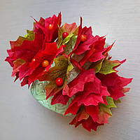 Осінній обруч із червоним листям із тканини та ягодами