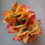 Обруч — вінок Золота осінь із жовтим листям із тканини та червоними ягодами, фото 4