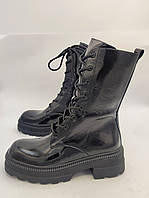 Жіночі демісезонні лакові чоботи на масивній підошві 38 р. женские черные сапоги на грубой подошве Rispetto