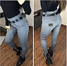 Однотонні жіночі замшеві з ефектом утяжки і кишенями на середній посадці (р. 42-50) 52bu686, фото 8