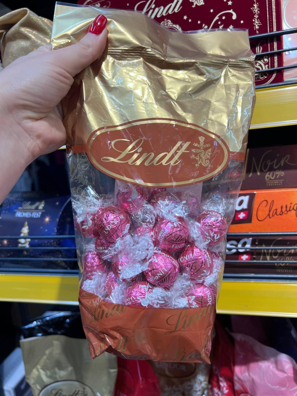 Шоколадні цукерки😇Lindor "Erdbeer Sahne". 600 гр. Швейцария.