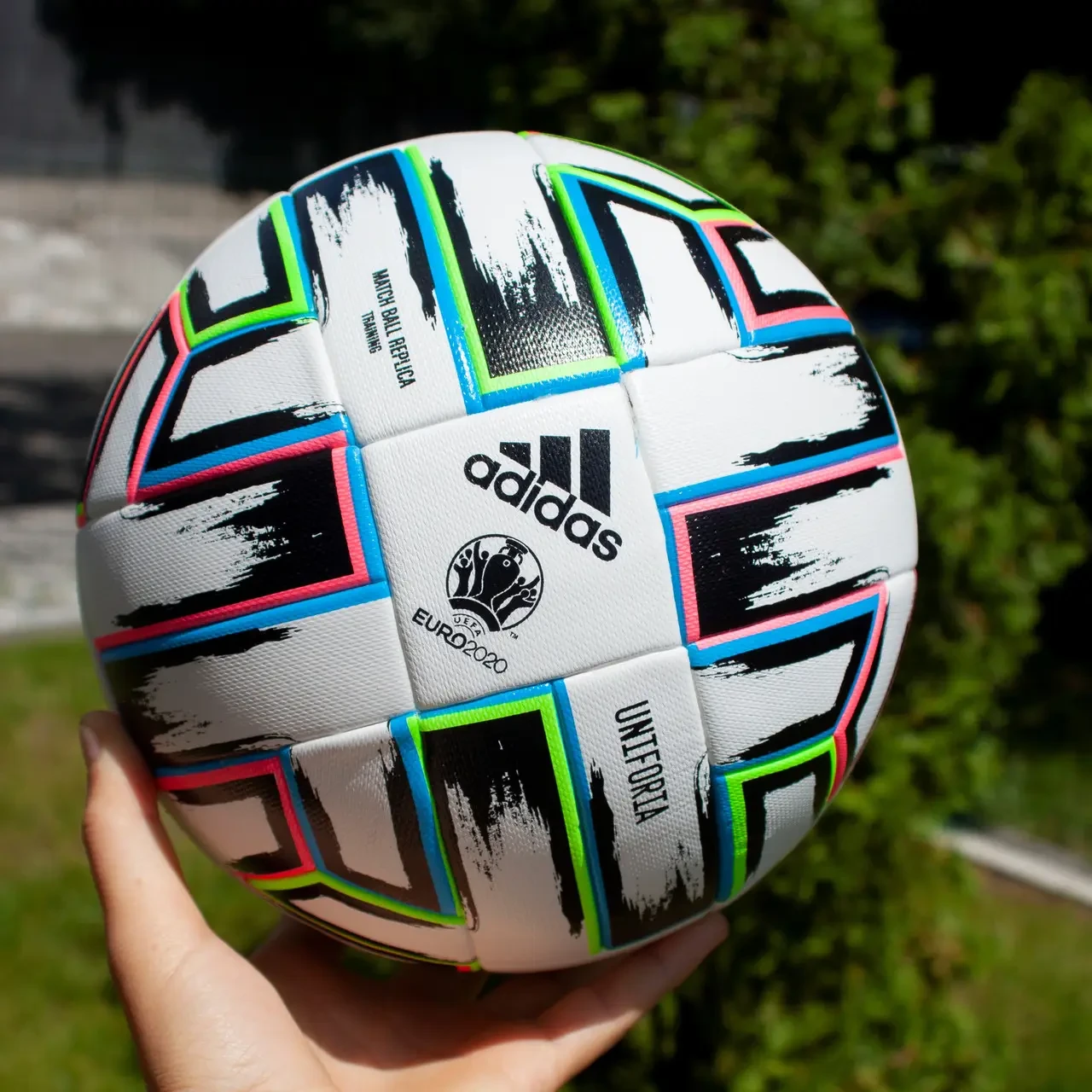 Футбольний м'яч Adidas PRO UNIFORIA