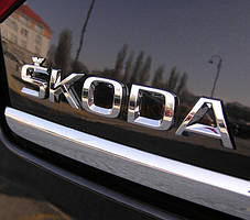Шильдик емблема напис на багажник Skoda Octavia SuperB колір хром