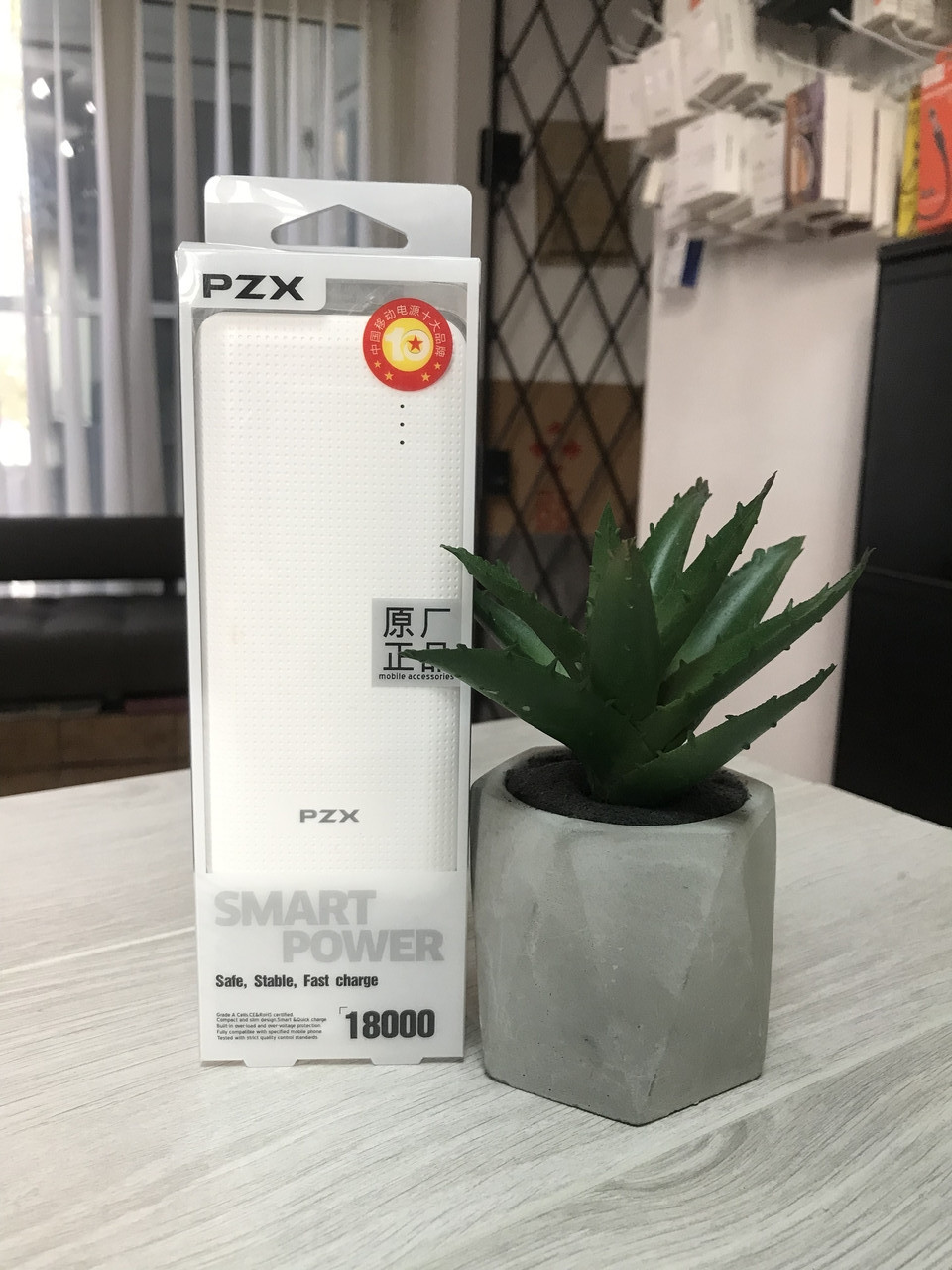 Повербанк Kingleen PZX C147 18000 mAh з ліхтариком Біло-сірий