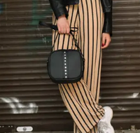 Модная черная женская кроссбоди-сумка стильная 20х20х8 см эко кожа для девушек повседневная легкая