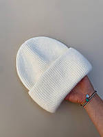 Базова біла  зимова тепла жіноча шапка. Шерсть та ангора