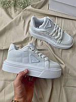 Женские кроссовки Prada Macro Re-Nylon Brushed Leather Sneakers (белые) модные кеды на танкетке L0475 топ