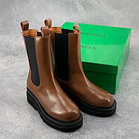 Женские ботинки Bottega Veneta Boots Brown Sole (коричневые с чёрным) удобные деми сапоги без застёжек 6967