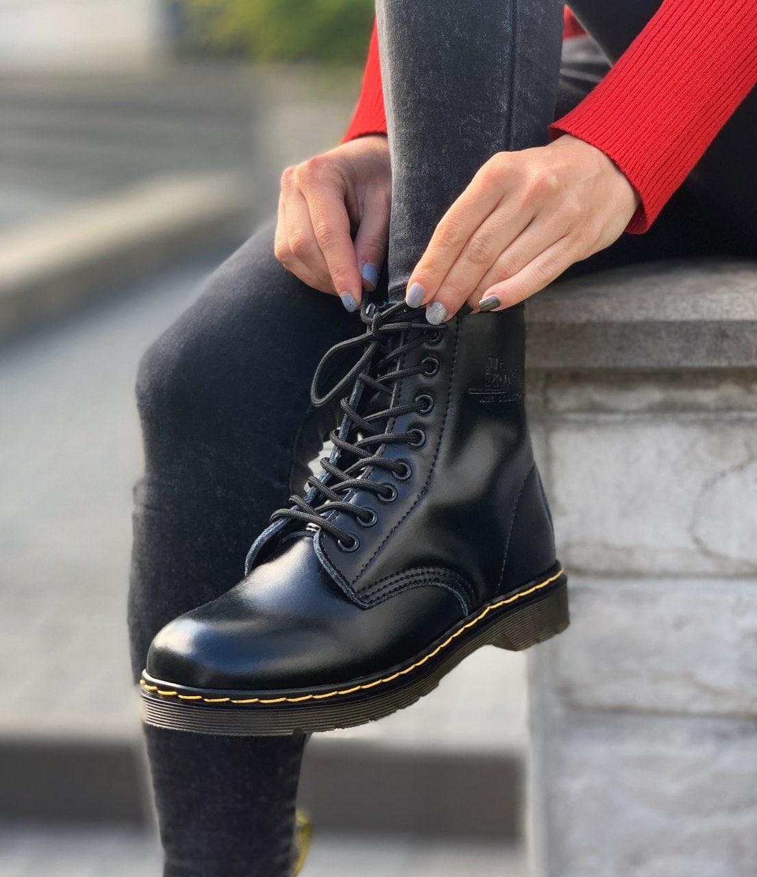 Женские ботинки Dr.Martens 1460 Black (чёрные) стильные весенне-осенние сапоги на шнуровке 6926 топ - фото 3 - id-p1697175196